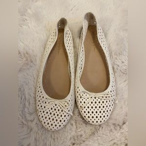 Zara BRAND NEW white flats